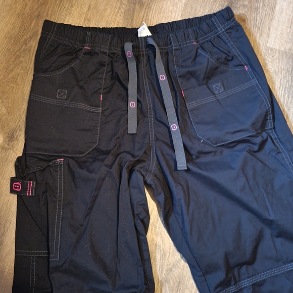 Scrubs Women's Black Cargo Pants - Picture 2 of 4